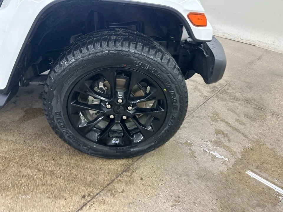 2021 Jeep JL Wrangler - Image 16 of 31