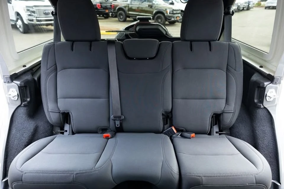 2021 Jeep JL Wrangler - Image 17 of 18