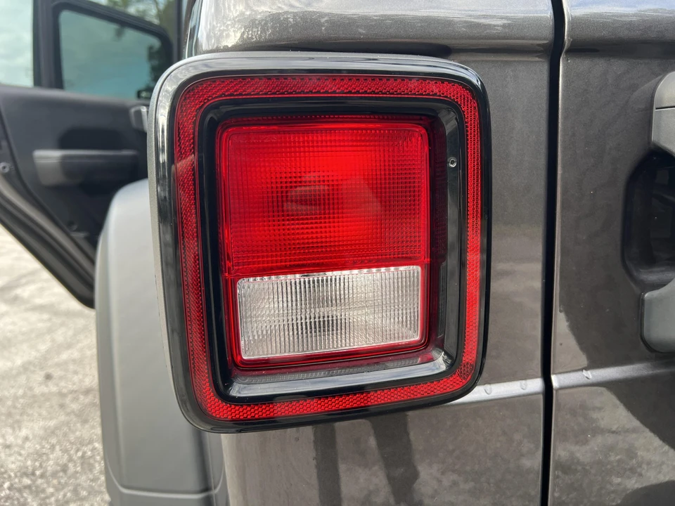 2021 Jeep JL Wrangler - Image 29 of 31