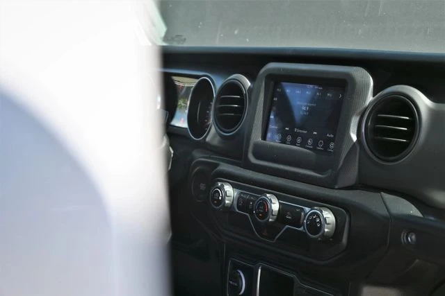 2021 Jeep - Image 15 of 24