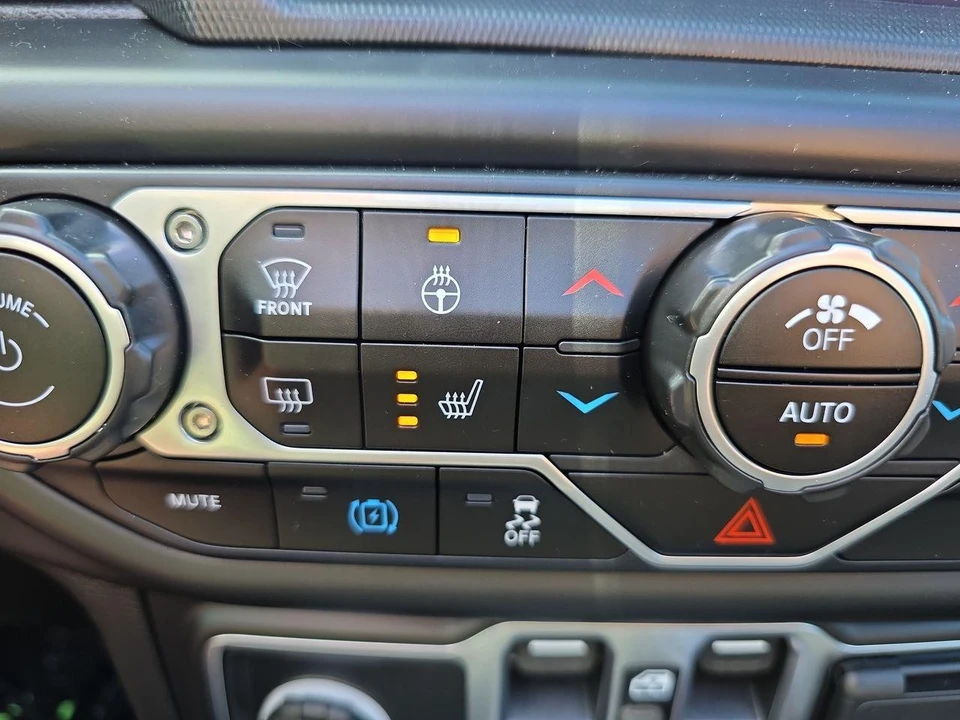 2021 Jeep - Image 25 of 29