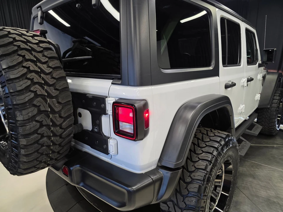 2021 Jeep JL Wrangler - Image 23 of 31