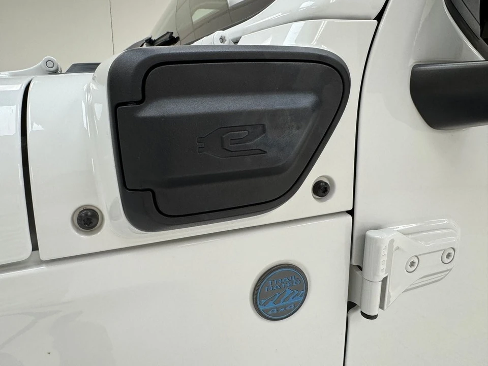 2021 Jeep - Image 16 of 31