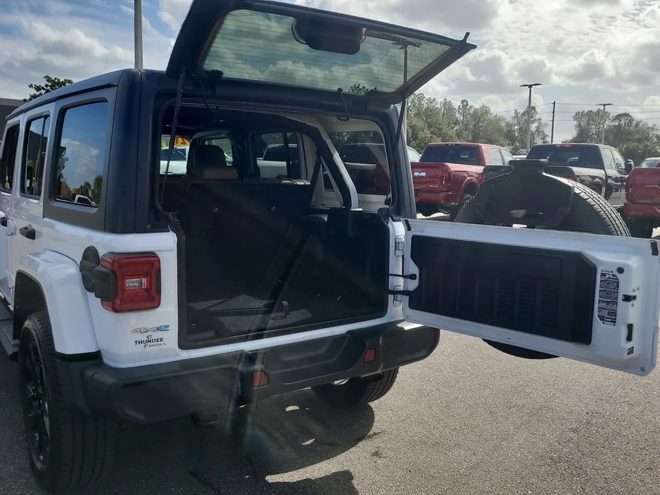 2021 Jeep JL Wrangler - Image 9 of 12