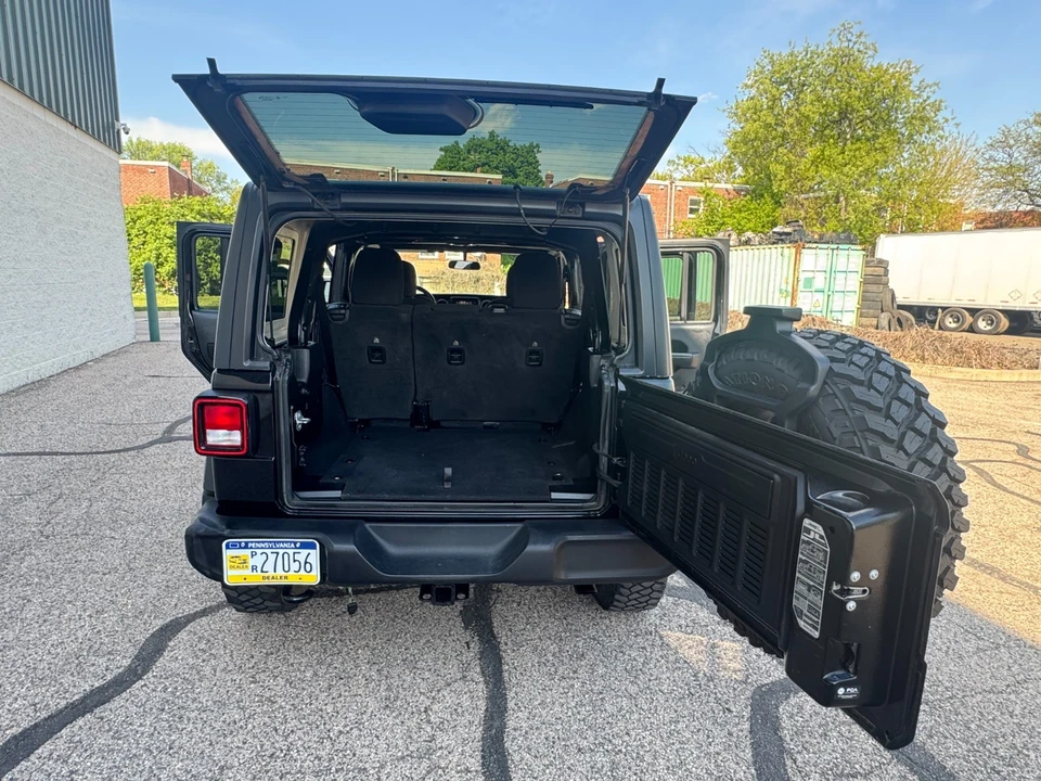 2021 Jeep Wrangler - Image 15 of 31