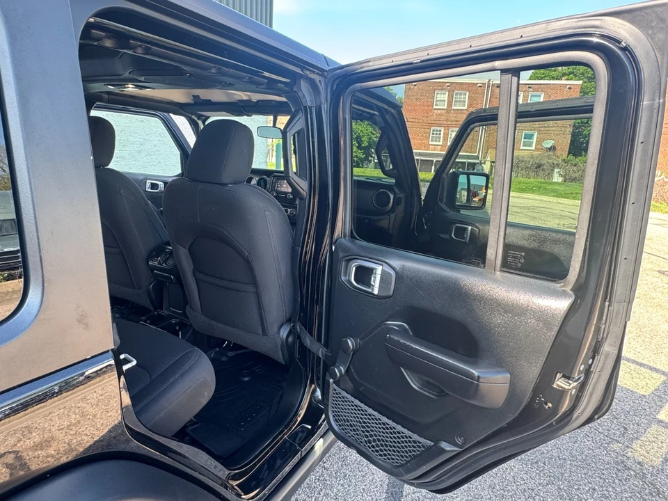 2021 Jeep Wrangler - Image 13 of 31