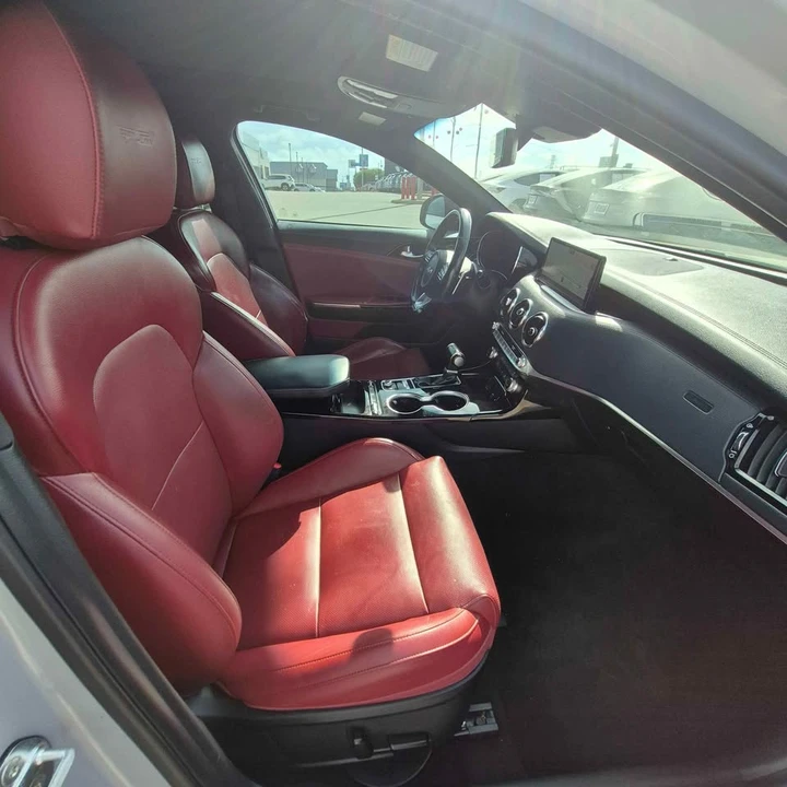 2021 Kia Stinger - Image 9 of 10