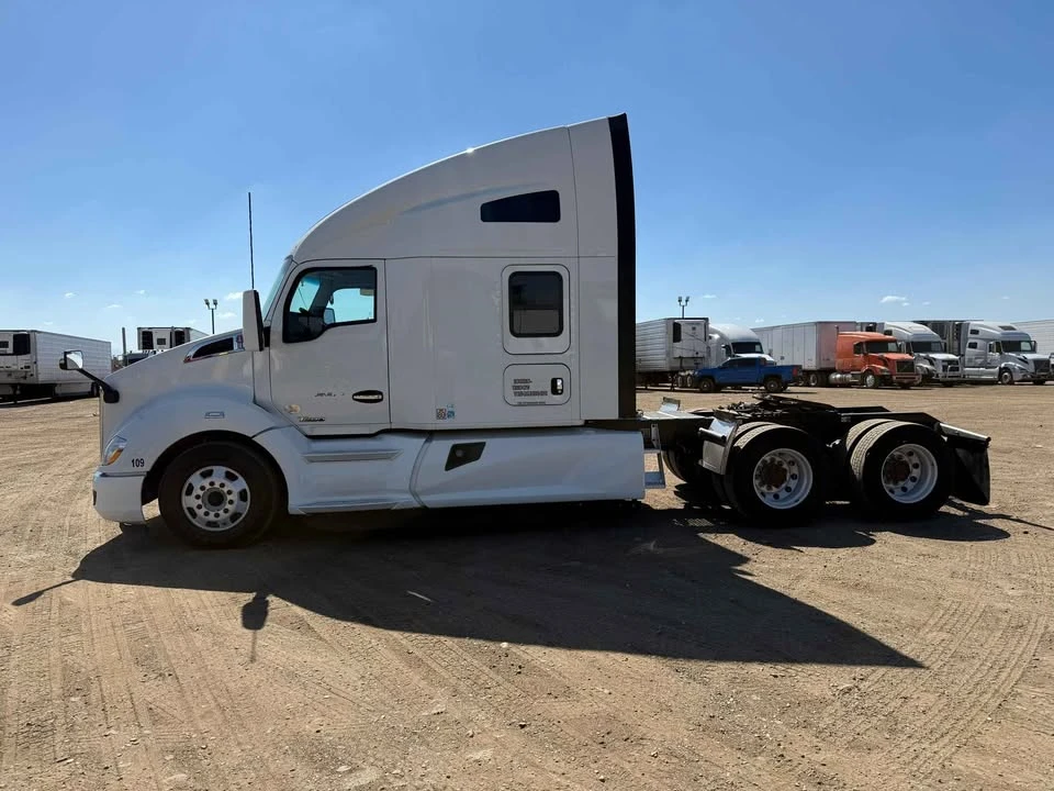 2021 Kenworth T680 - Image 2 of 12