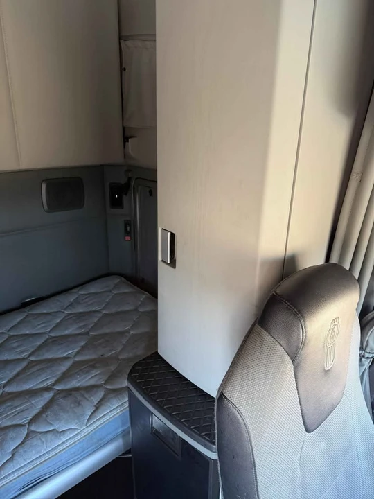 2021 Kenworth T680 - Image 9 of 12