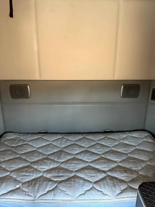 2021 Kenworth T680 - Image 10 of 12