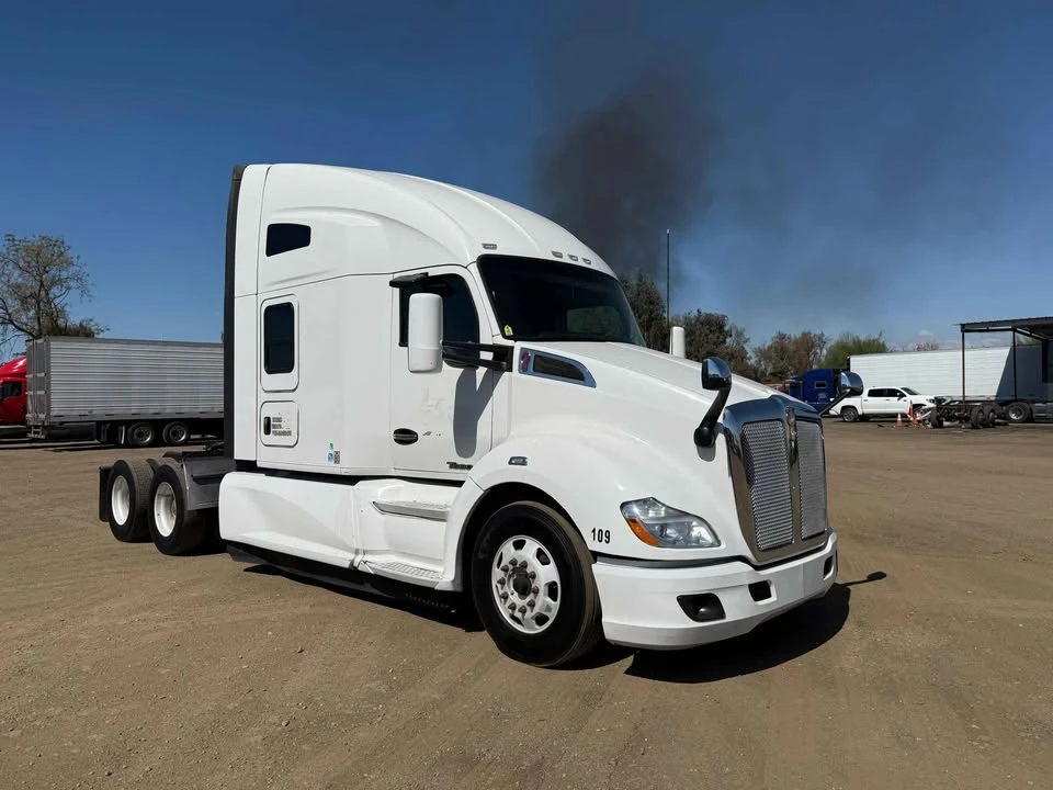 2021 Kenworth T680 - Image 4 of 12