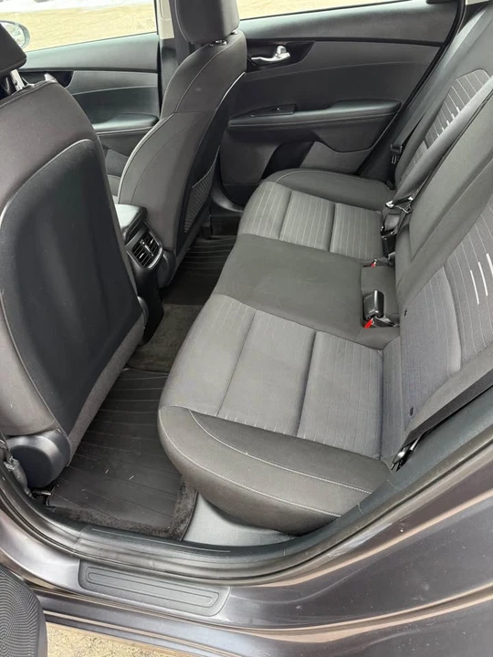2021 Kia Forte - Image 14 of 18