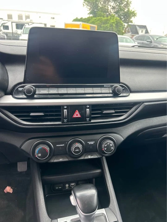 2021 Kia Forte - Image 3 of 8