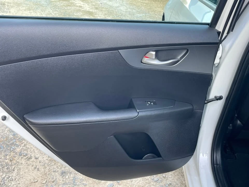 2021 Kia Forte - Image 9 of 19