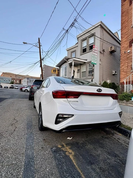 2021 Kia Forte - Image 2 of 15