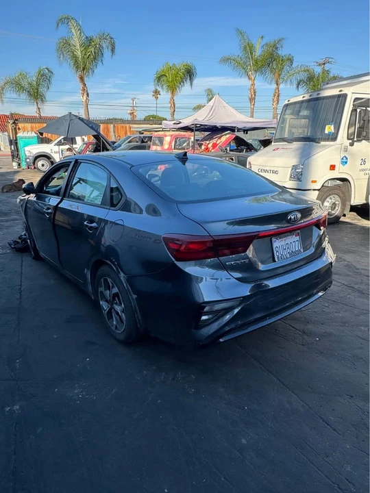 2021 Kia Forte - Image 4 of 9