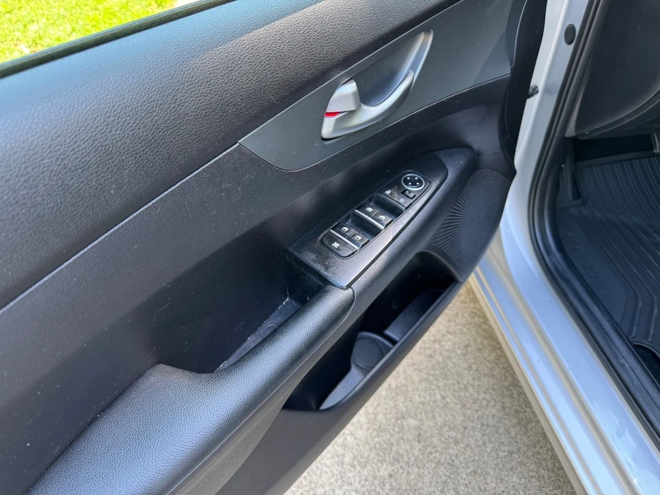 2021 Kia Forte - Image 8 of 21