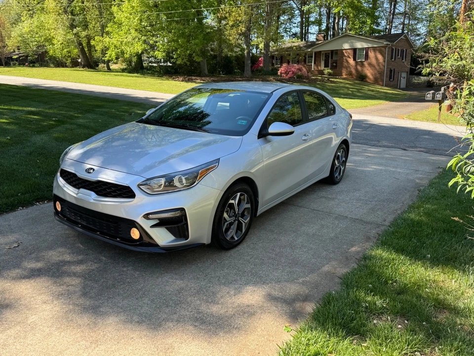 2021 Kia Forte - Image 2 of 21