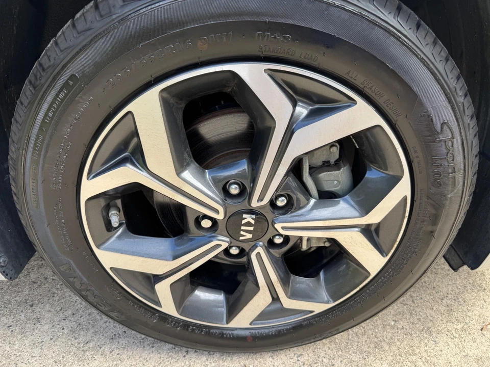 2021 Kia Forte - Image 18 of 21