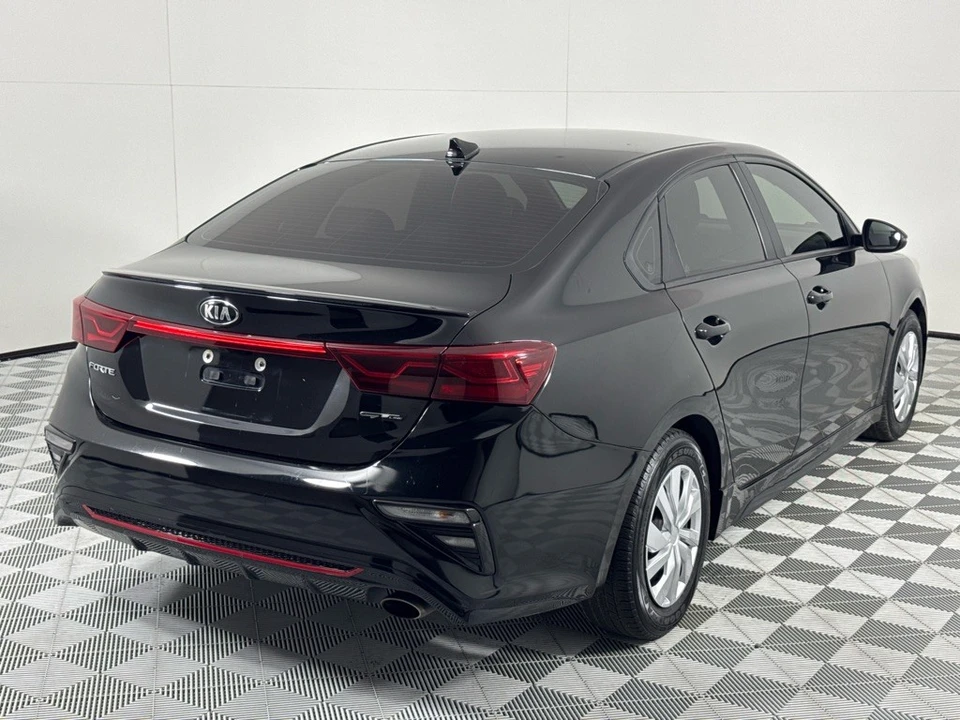 2021 Kia Forte - Image 5 of 12