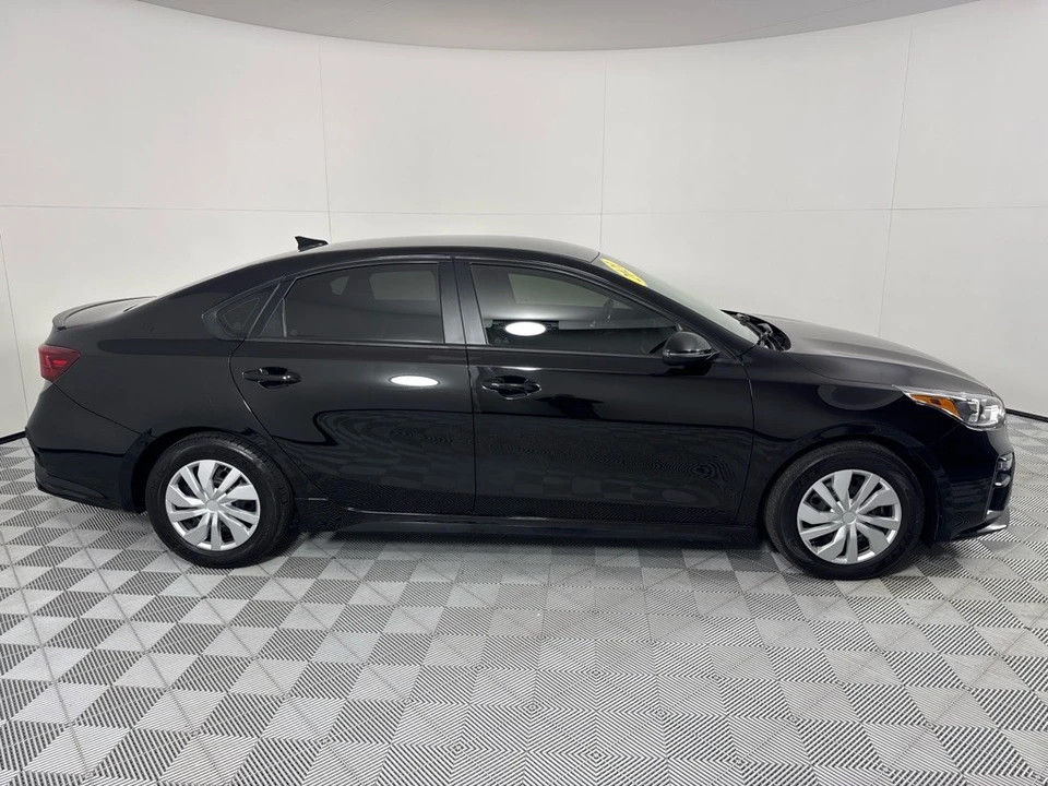 2021 Kia Forte - Image 4 of 12