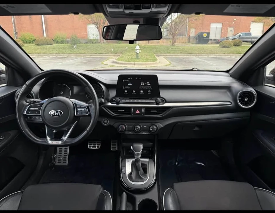 2021 Kia Forte - Image 11 of 15