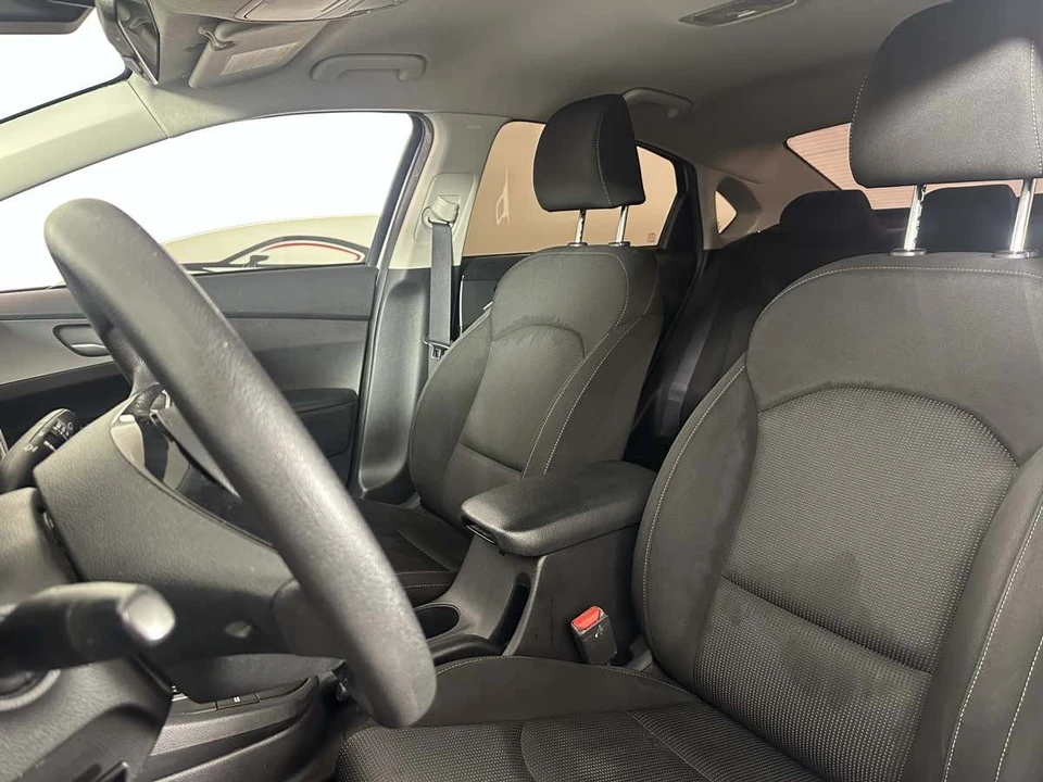 2021 Kia Forte - Image 17 of 21