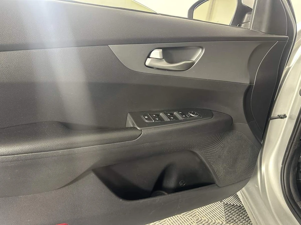 2021 Kia Forte - Image 14 of 21