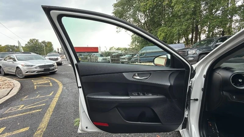 2021 Kia Forte - Image 9 of 12