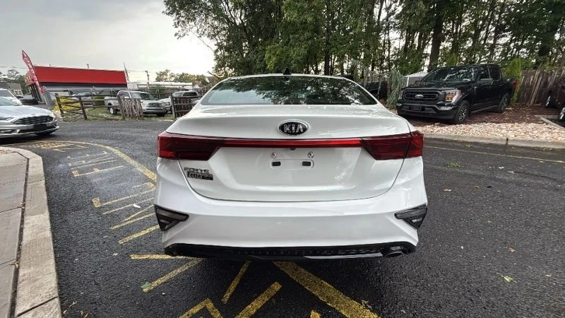 2021 Kia Forte - Image 5 of 12
