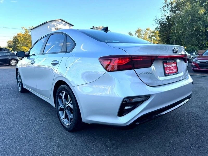 2021 Kia Forte - Image 5 of 12