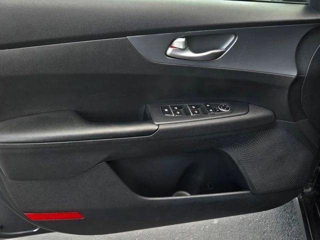 2021 Kia Forte - Image 8 of 12