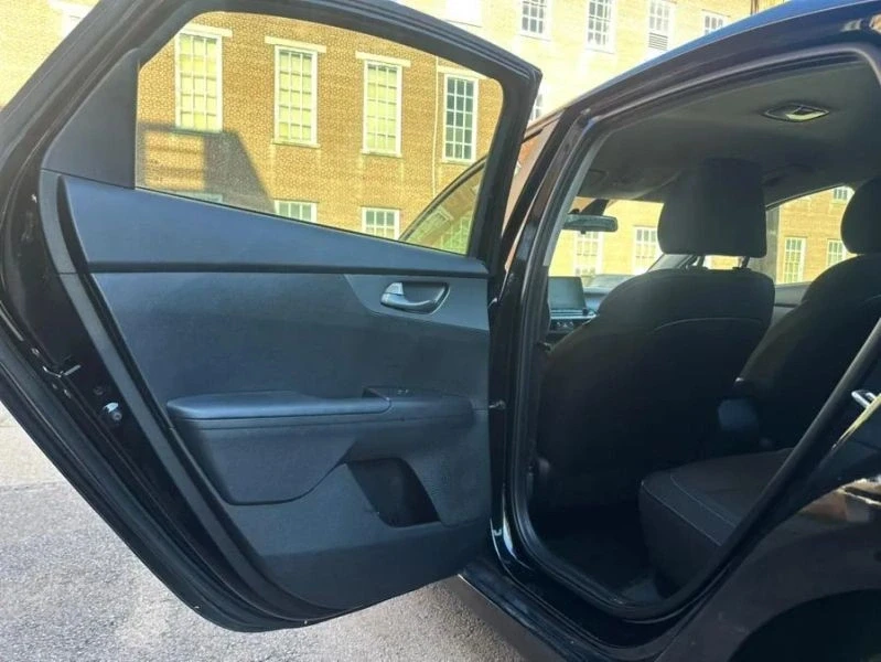2021 Kia Forte - Image 10 of 12