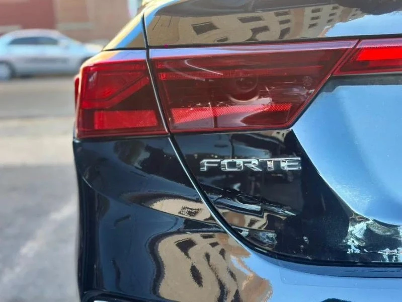 2021 Kia Forte - Image 7 of 12