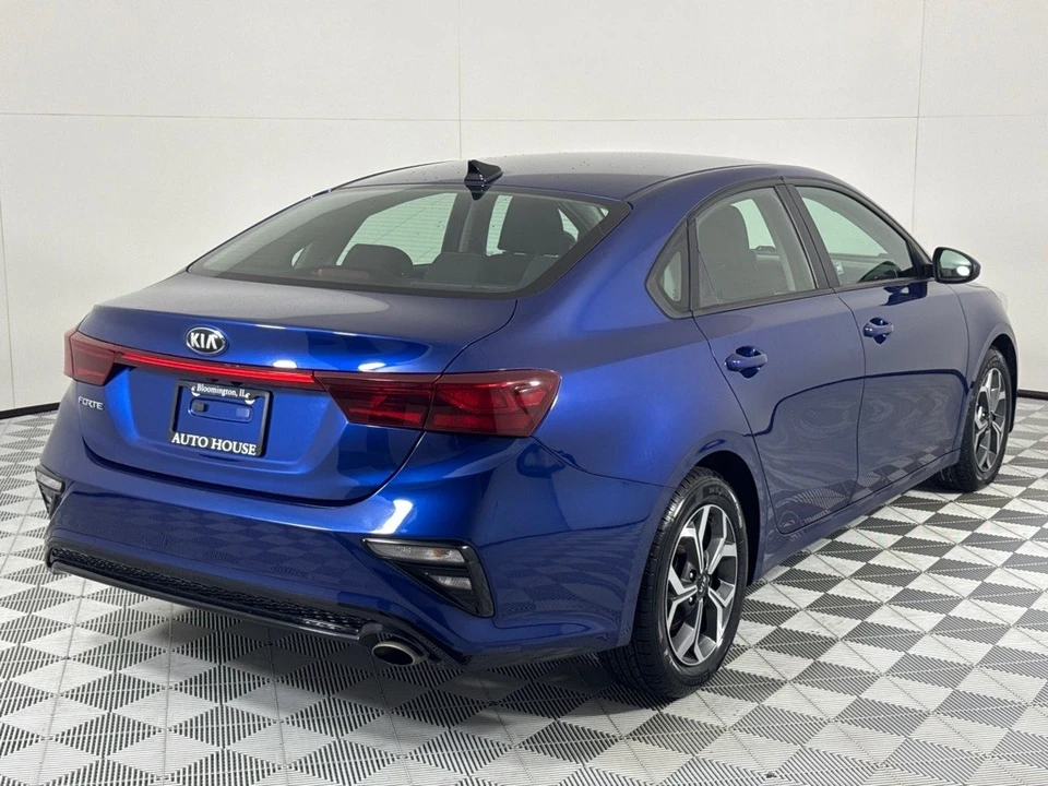 2021 Kia Forte - Image 5 of 12