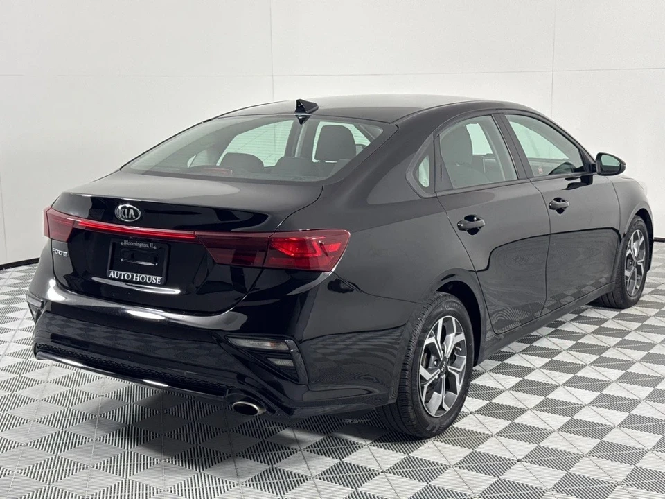 2021 Kia Forte - Image 5 of 12