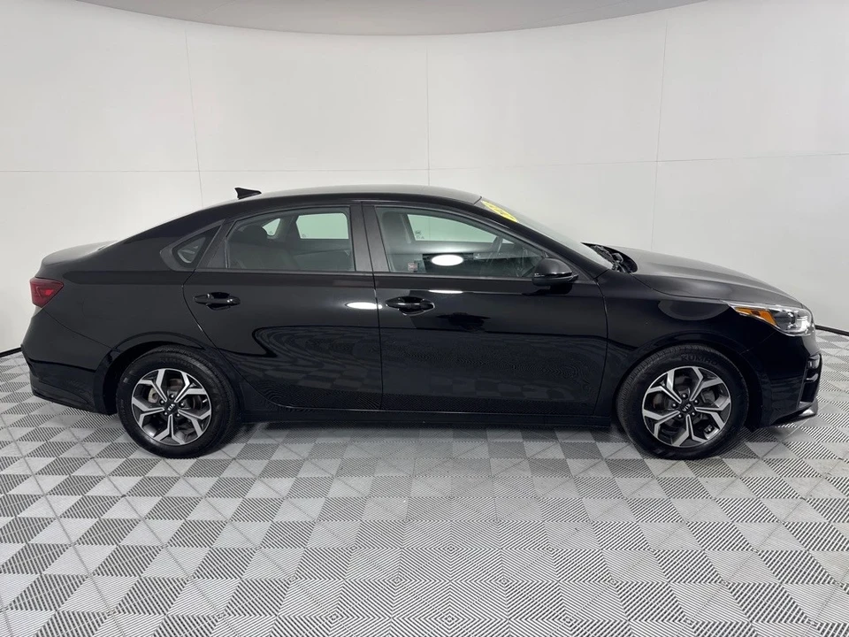 2021 Kia Forte - Image 4 of 12