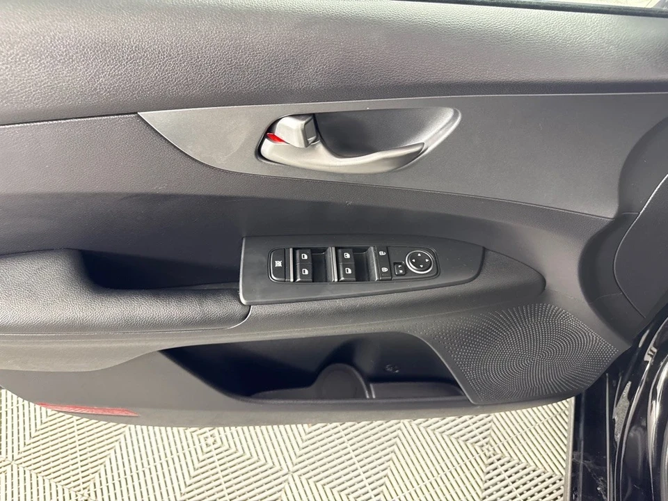 2021 Kia Forte - Image 10 of 12