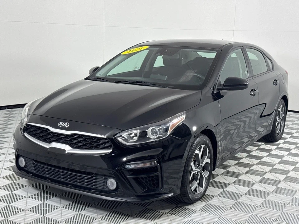 2021 Kia Forte - Image 8 of 12