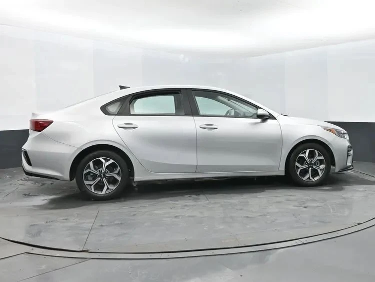 2021 Kia Forte - Image 4 of 12