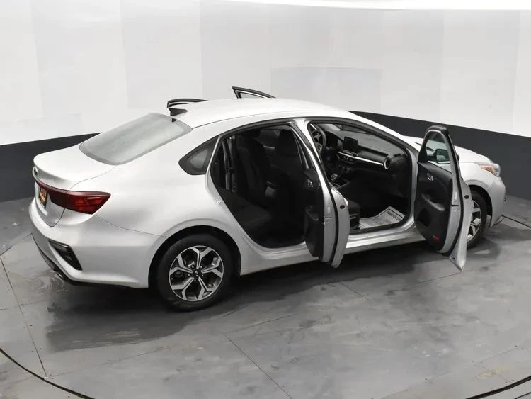 2021 Kia Forte - Image 6 of 12