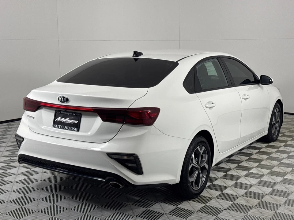 2021 Kia Forte - Image 5 of 12