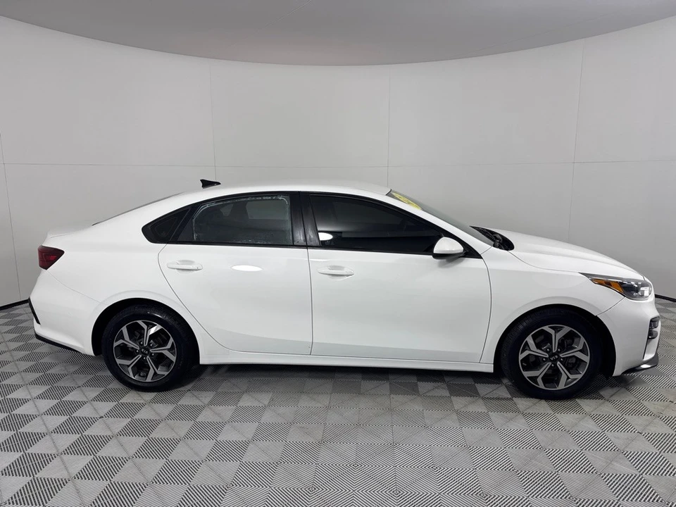 2021 Kia Forte - Image 4 of 12