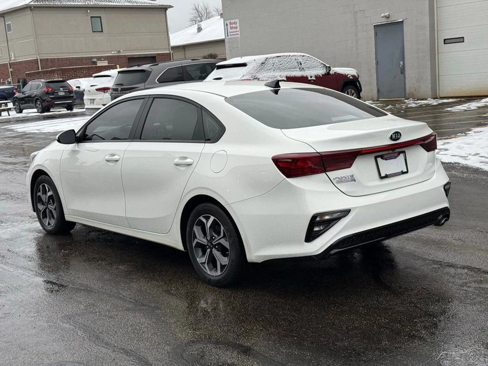 2021 Kia Forte - Image 5 of 12