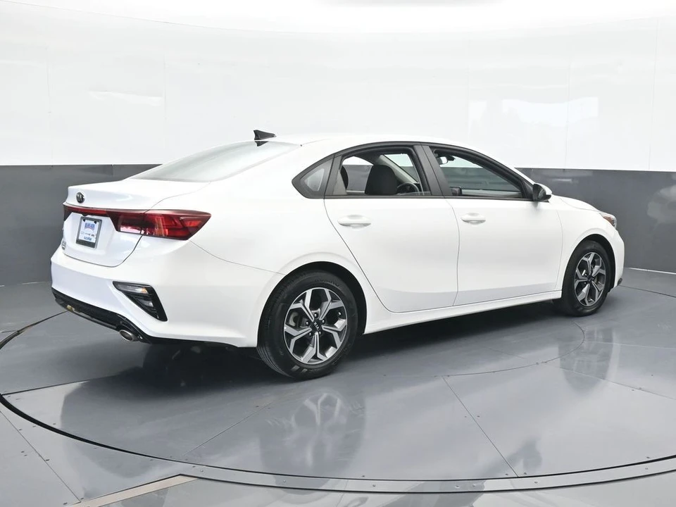 2021 Kia Forte - Image 6 of 12