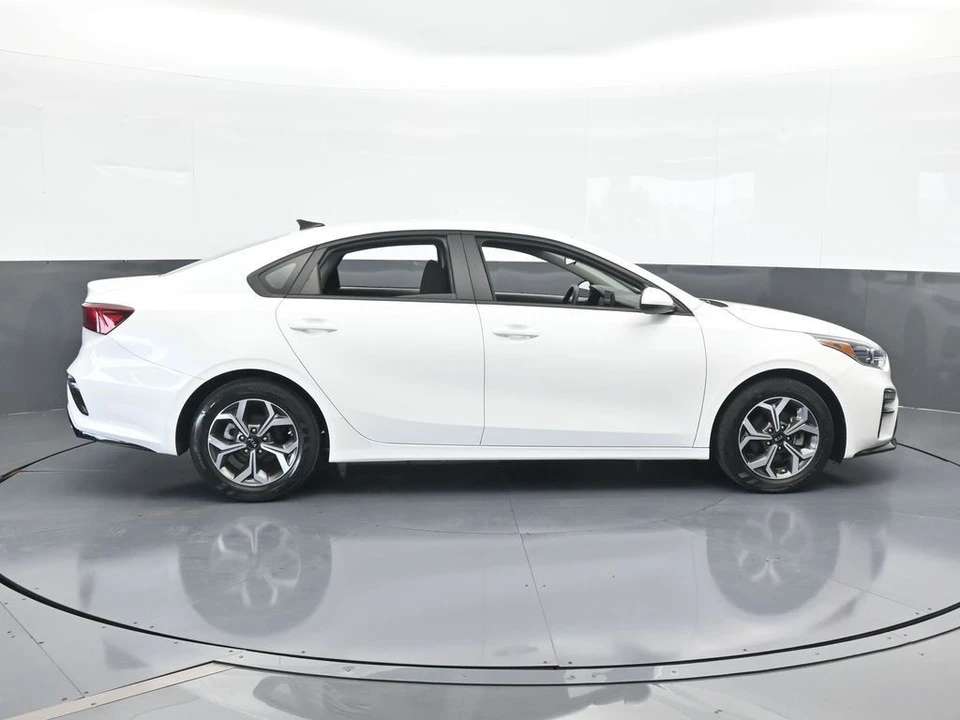 2021 Kia Forte - Image 7 of 12