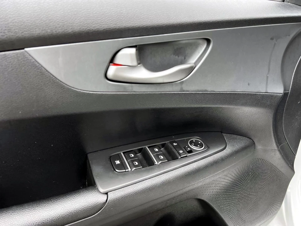 2021 Kia Forte - Image 13 of 21