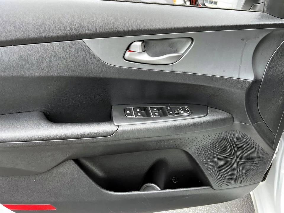 2021 Kia Forte - Image 12 of 21