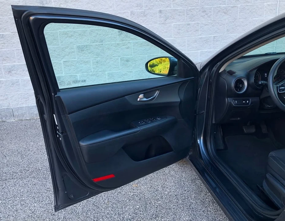 2021 Kia Forte - Image 9 of 20