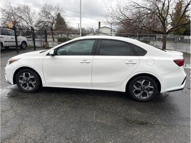 2021 Kia Forte - Image 6 of 10